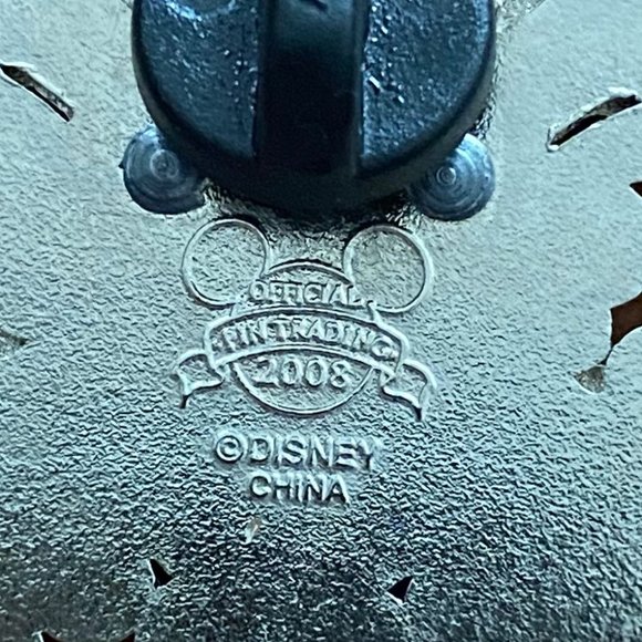 MONSTER HIGH 2008 DISNEY OFFICIAL PIN TRADING 2008 COLLECTOR PIN - Picture 4 of 4